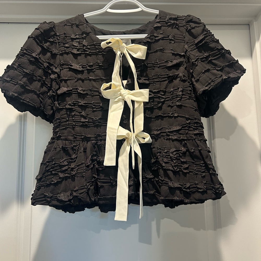 Stylish Black Women’s Top with Cream Accents